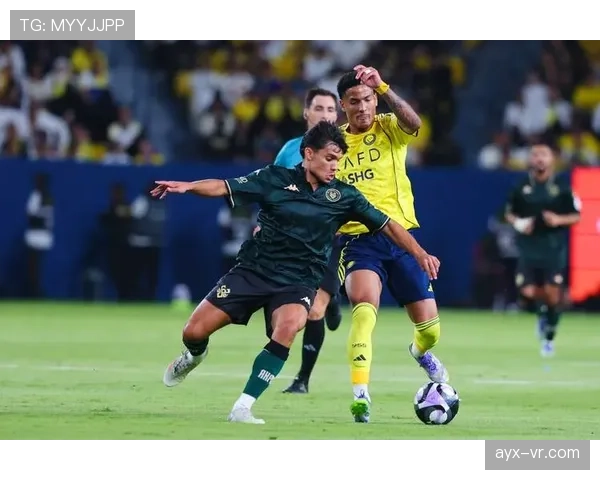 足球巨星强势复苏，率队积分登顶状态回暖引热议