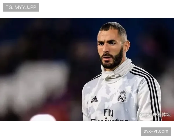 本泽马与伊瓜因:终结效率及战术角色对比分析 本泽马与伊瓜因:终结效率及战术角色对比分析