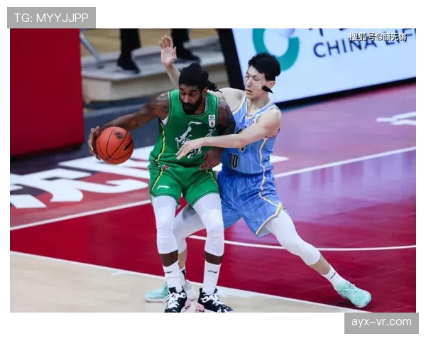 梅奥无球跑动拉开空间，改变球队进攻结构